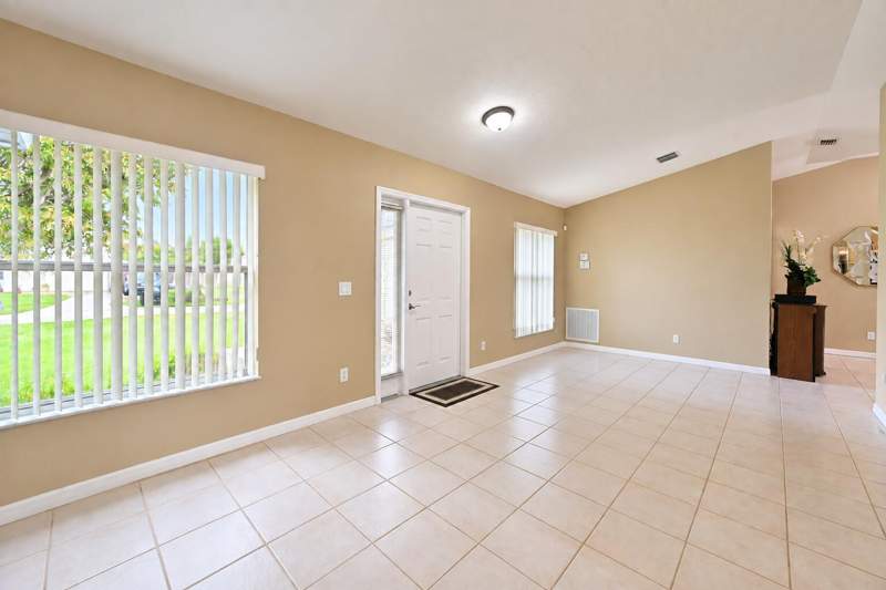 3 bedroom Single Family Residence at 326 SE Starfish Avenue, Port St Lucie Section 13, Port St. Lucie — photo 5