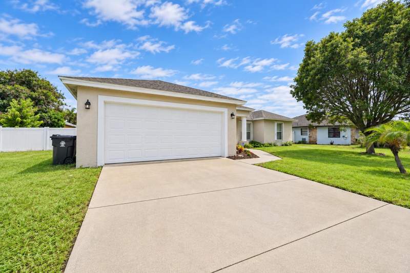 3 bedroom Single Family Residence at 326 SE Starfish Avenue, Port St Lucie Section 13, Port St. Lucie — photo 4