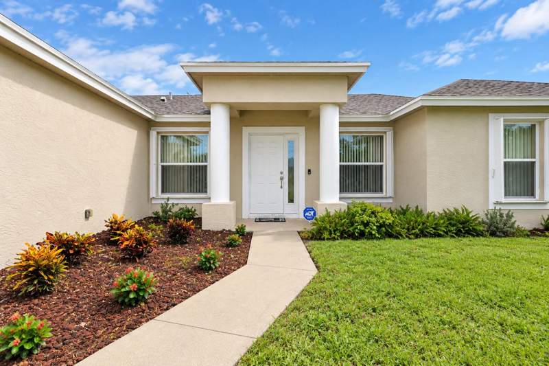 3 bedroom Single Family Residence at 326 SE Starfish Avenue, Port St Lucie Section 13, Port St. Lucie — photo 2