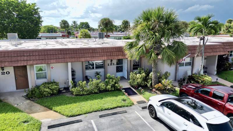 2 bedroom Condominium at 5775 W Fernley Drive #121, Cresthaven Condo Townhome, West Palm Beach — photo 2