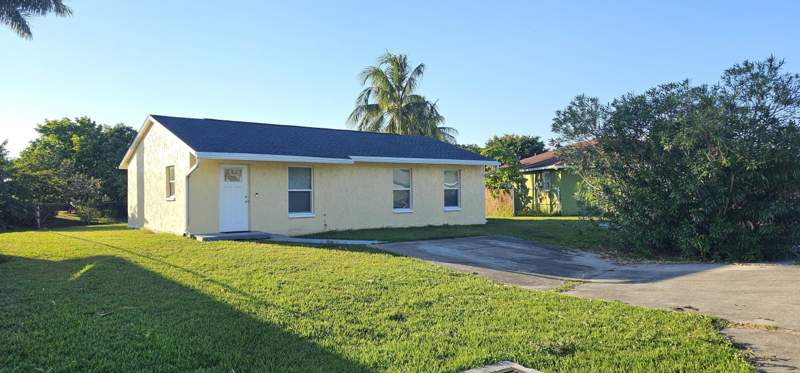 3 bedroom Single Family Residence at 323 Seminole Court, Seminole Mnr, Pahokee — photo 2