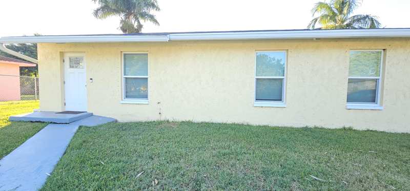 3 bedroom Single Family Residence at 323 Seminole Court, Seminole Mnr, Pahokee — photo 1