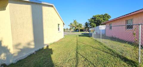 323 Seminole Court, Pahokee FL - photo 13 of 15