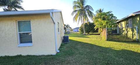 323 Seminole Court, Pahokee FL - photo 14 of 15
