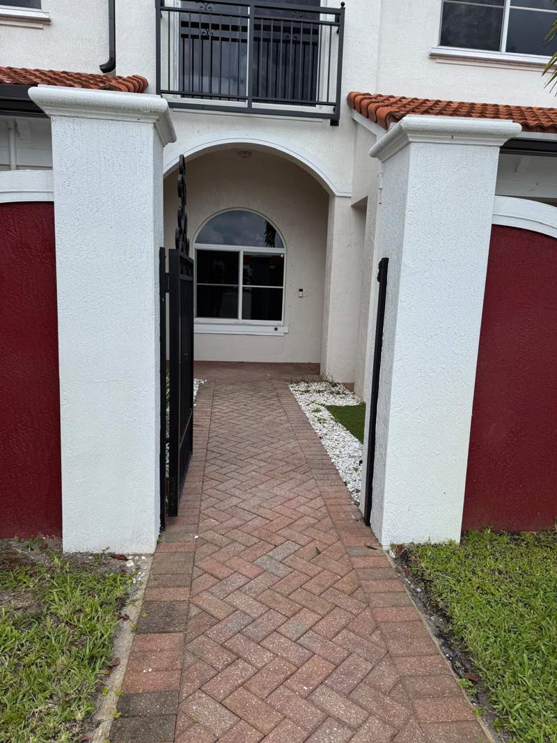 2 bedroom Townhouse at 3536 NW 29th Place #3536, Edc Associates Plat, Lauderdale Lakes — photo 3