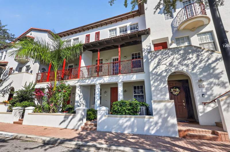 2 bedroom Townhouse at 11900 SW 27th Street #1006, Montclair Condo, Miramar — photo 2