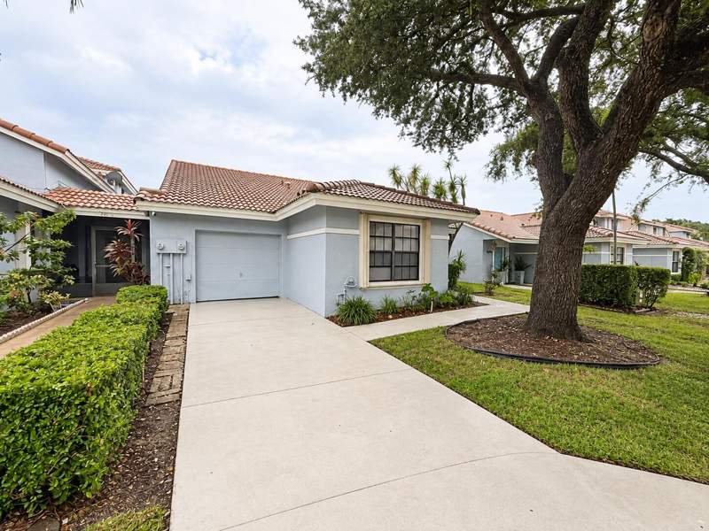2 bedroom Villa at 9815 Watermill Circle #F, Briarridge 1, Boynton Beach — photo 2