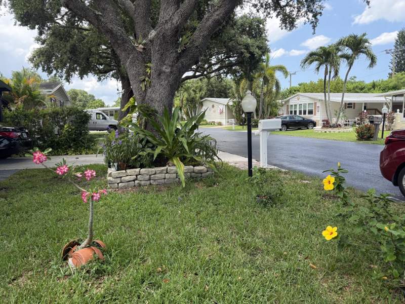 2 bedroom Manufactured Home at 6761 NW 44th Avenue, Deerfield Lake, Coconut Creek — photo 3