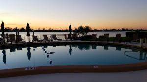 2 bedroom Stock Cooperative at 2840 S Ocean Boulevard #6110, Royal Saxon Inc, Palm Beach — photo 3