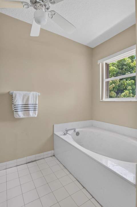 4060 Sea Grape Circle, Delray Beach FL - photo 21 of 44