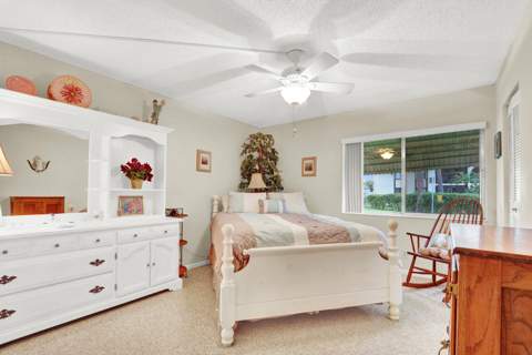 338 Knotty Pine Circle #D-1, Greenacres FL - photo 11 of 21