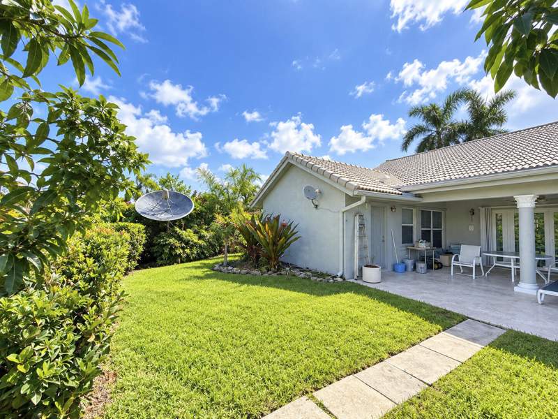 4 bedroom Single Family Residence at 492 NW 162nd Avenue, Westfork I Plat, Pembroke Pines — photo 2