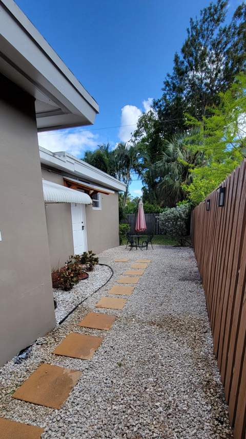 1000 NE 17th Court, Fort Lauderdale FL - photo 18 of 42