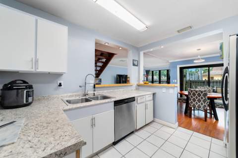 8847 Cleary Boulevard, Plantation FL - photo 9 of 33