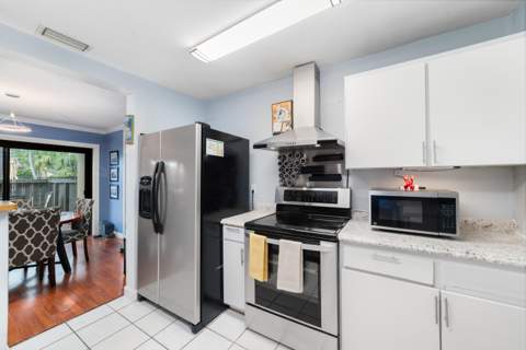8847 Cleary Boulevard, Plantation FL - photo 11 of 33
