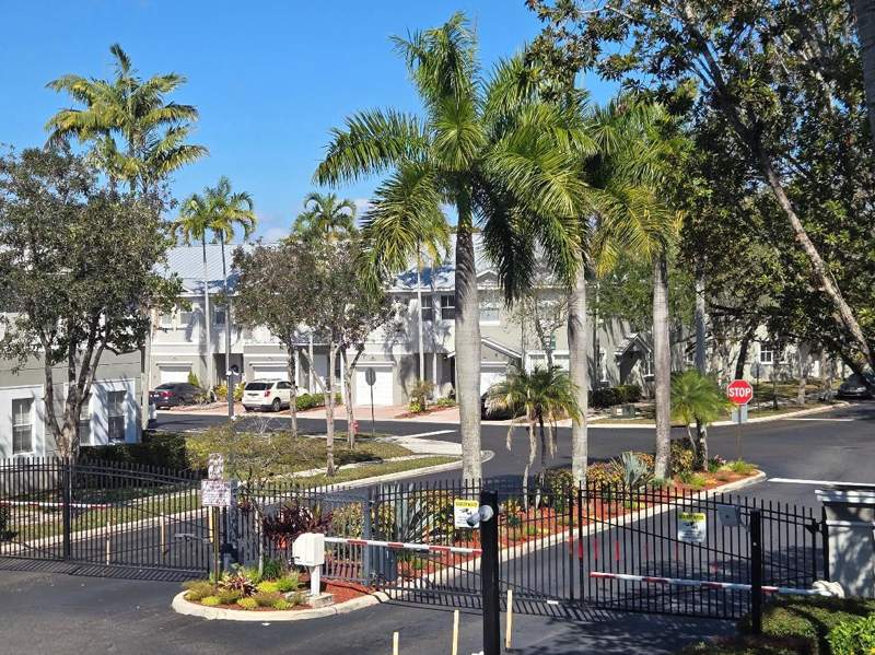 3 bedroom Townhouse at 2306 Shoma Lane, Shoma Villas III At Royal Palm Condoi, Royal Palm Beach — photo 3
