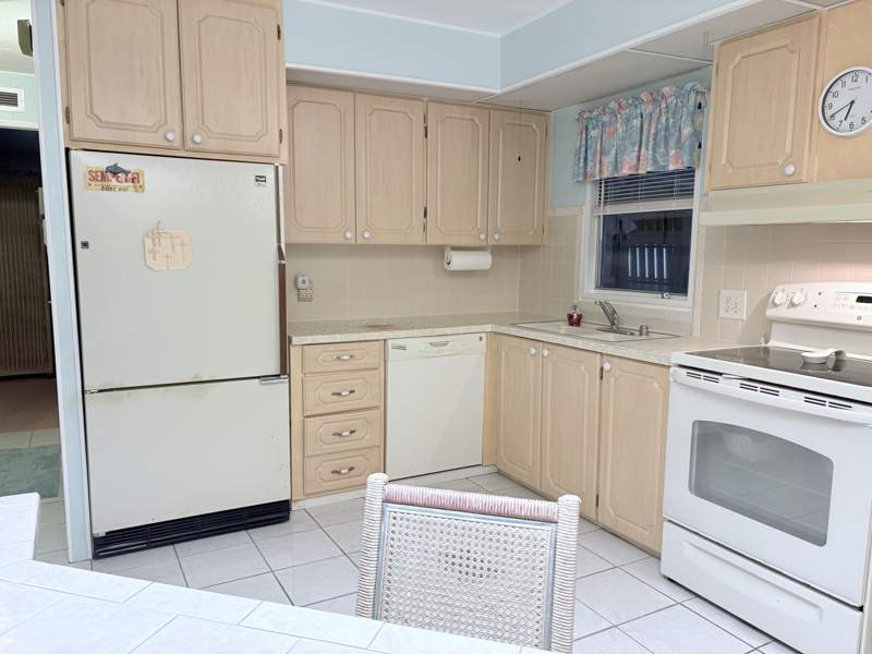 2 bedroom Manufactured Home at 37010 Exuma Bay, Jamaica Bay Mobile Home Co Op, Boynton Beach — photo 4