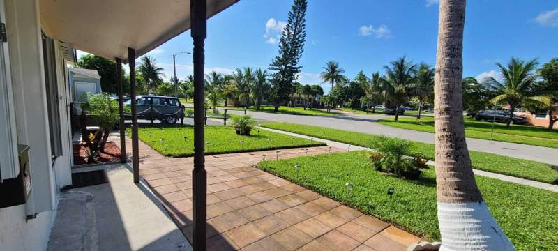 4 bedroom Single Family Residence at 361 NW 42nd Street, Bonnie Loch Sec 2, Deerfield Beach — photo 4