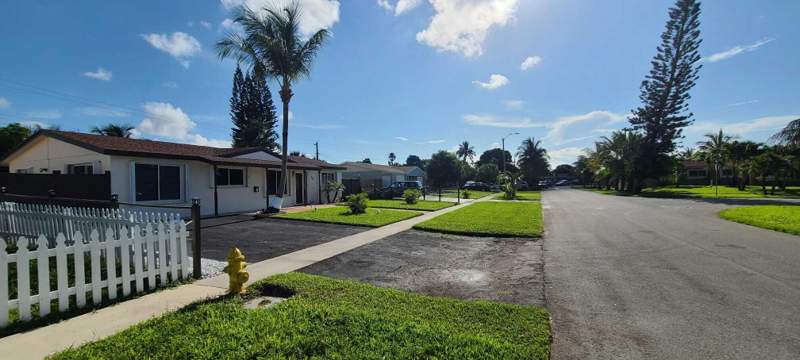 4 bedroom Single Family Residence at 361 NW 42nd Street, Bonnie Loch Sec 2, Deerfield Beach — photo 5