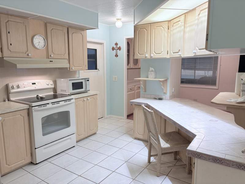 2 bedroom Manufactured Home at 37010 Exuma Bay, Jamaica Bay Mobile Home Co Op, Boynton Beach — photo 3