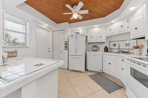 1 Harbourside Drive #1204, Delray Beach FL - photo 9 of 37