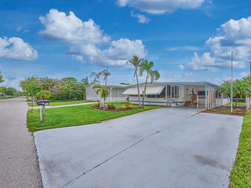 2 bedroom Mobile Home at 7965 SE Wren Avenue, Ridgeway, Hobe Sound — photo 1