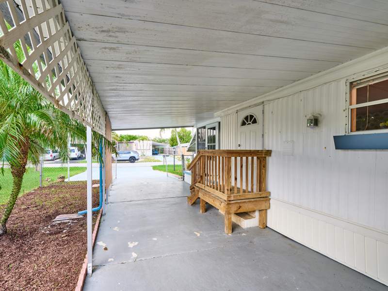 2 bedroom Mobile Home at 7965 SE Wren Avenue, Ridgeway, Hobe Sound — photo 4