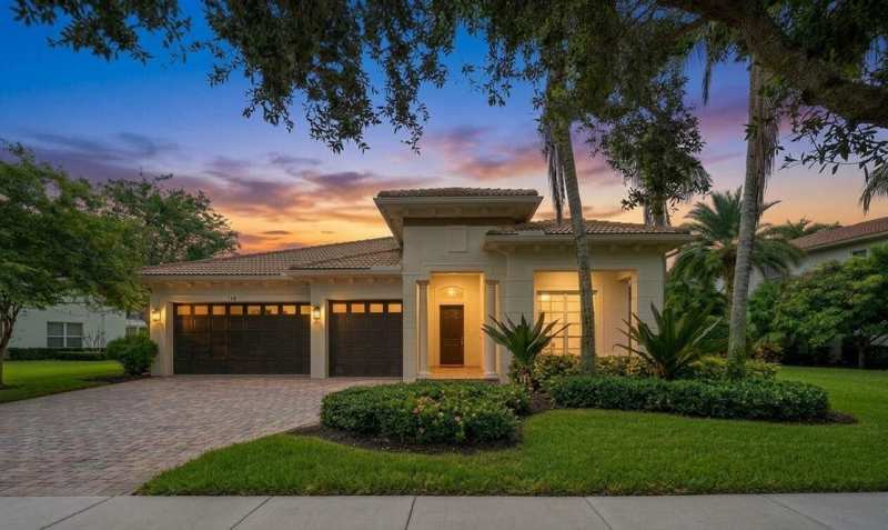 4 bedroom Single Family Residence at 128 Umbrella Place, Rialto, Jupiter — photo 1