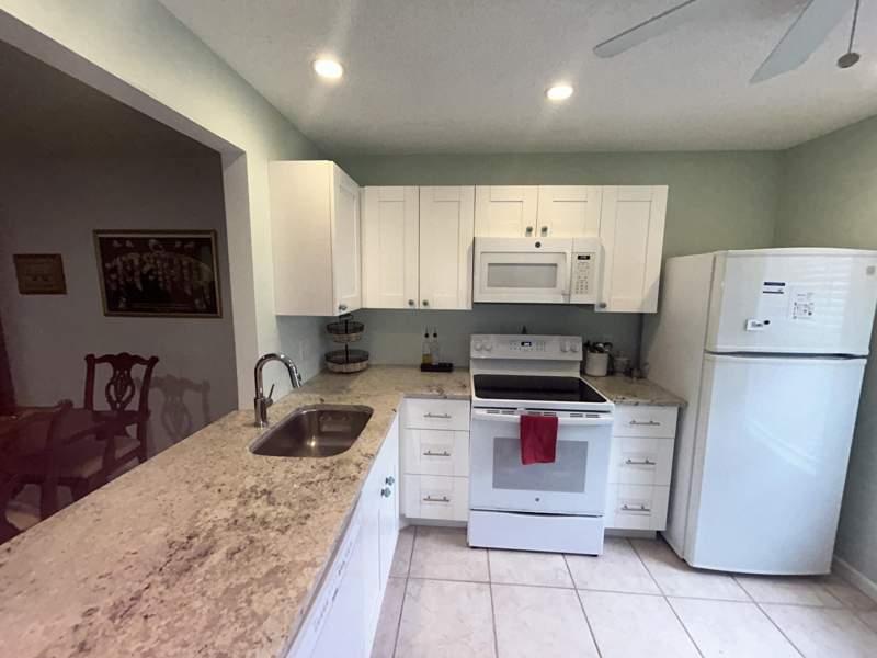 2 bedroom Condominium at 878 Worcester Lane, Covered Bridge Condo, Lake Worth — photo 2