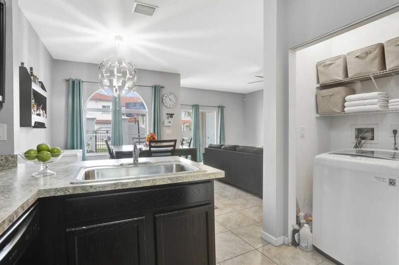 2 bedroom Townhouse at 3513 NW 29th Court, Bella Vista, Lauderdale Lakes — photo 4