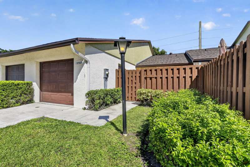 2 bedroom Villa at 3787 Coco Loba Lane, Oakwood II, Boynton Beach — photo 1