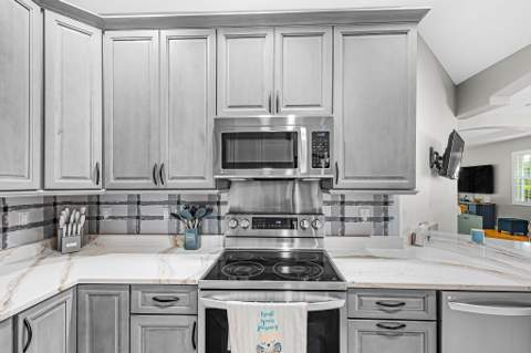 590 NW Red Pine Way, Jensen Beach FL - photo 16 of 43