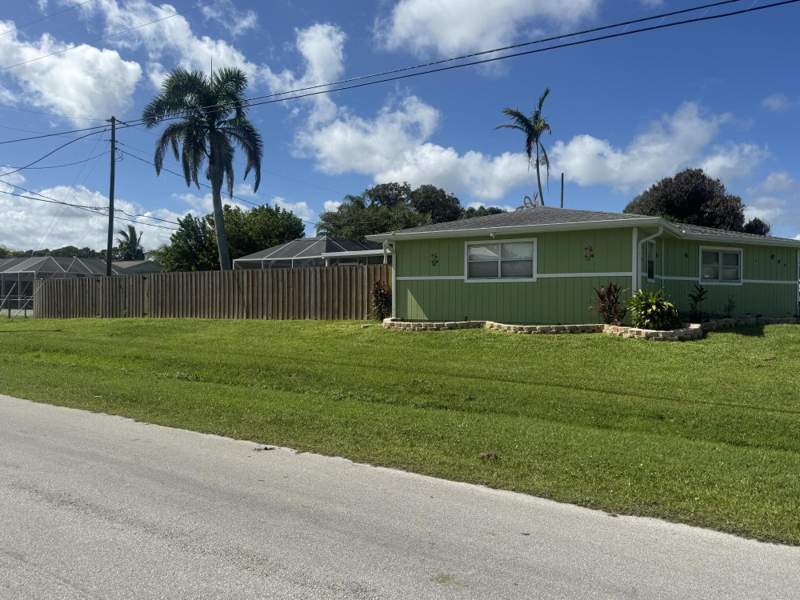 3 bedroom Single Family Residence at 1525 SE Holiday Road, South Port St Lucie Unit 5, Port St. Lucie — photo 2