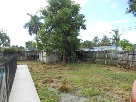 2829 Shawnee Road, West Palm Beach FL - photo 11 of 12