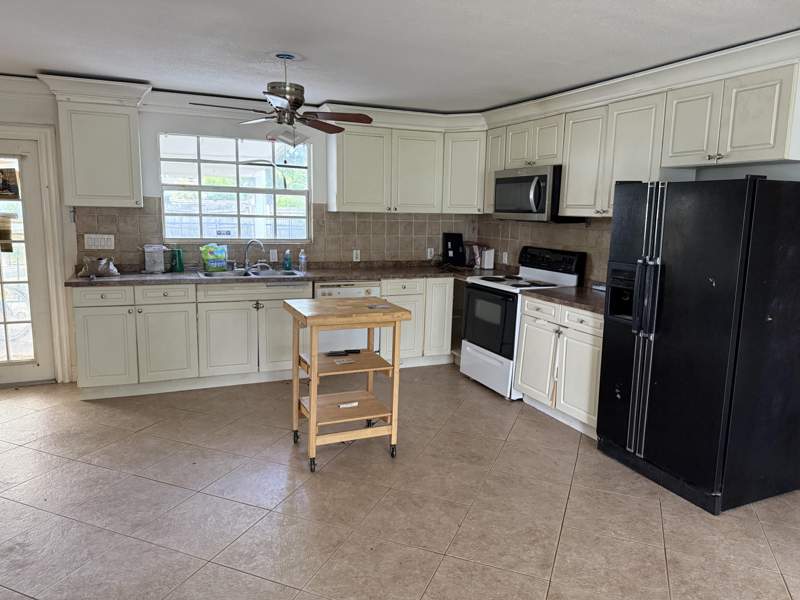3 bedroom Single Family Residence at 2829 Shawnee Road, Meadow Park, West Palm Beach — photo 3