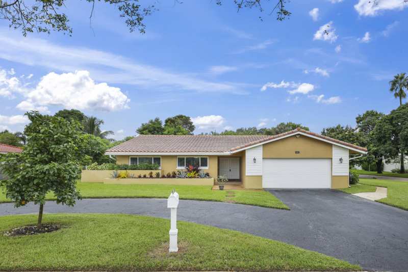3 bedroom Single Family Residence at 992 NW 83rd Drive, Ramblewood South, Coral Springs — photo 1