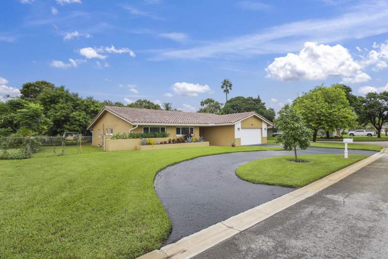 3 bedroom Single Family Residence at 992 NW 83rd Drive, Ramblewood South, Coral Springs — photo 4