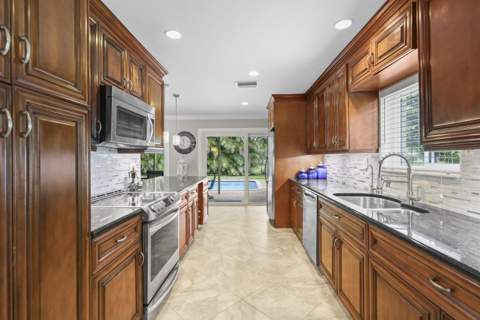 992 NW 83rd Drive, Coral Springs FL - photo 15 of 53