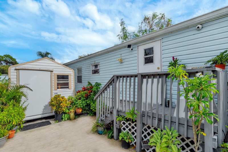 3 bedroom Mobile Home at 14 W Bridgette Boulevard #14, Lago Palma, Greenacres — photo 1
