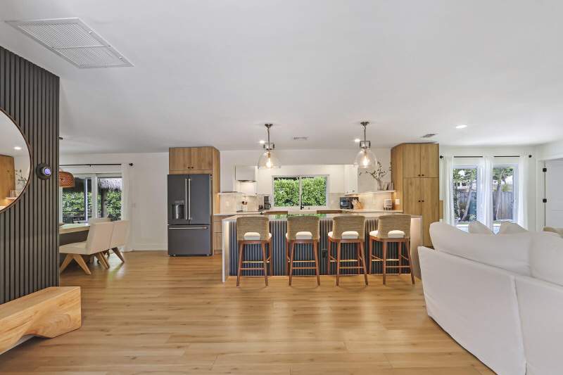 4 bedroom Single Family Residence at 354 Country Club Drive, Tequesta Country Club, Tequesta — photo 5