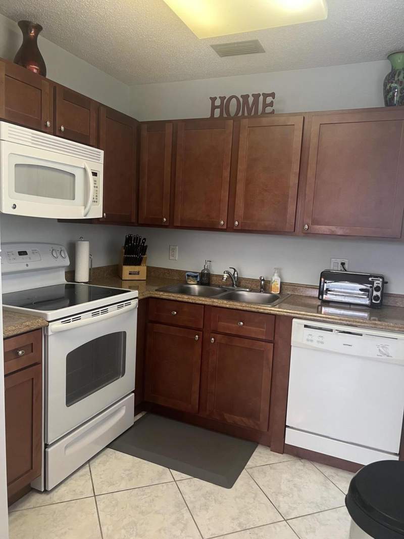 1 bedroom Condominium at 26 Lake Vista Trail #105, Vista St Lucie Buildings 9 Thru 20, Port St. Lucie — photo 2