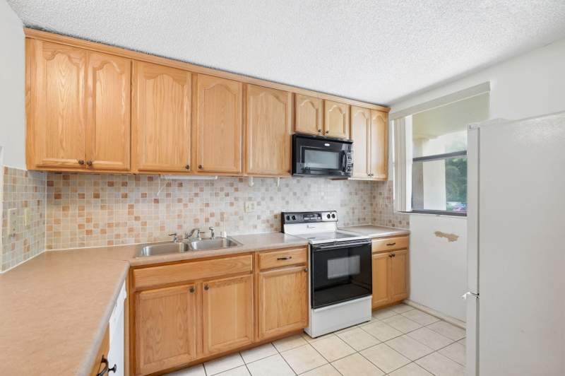 2 bedroom Condominium at 8425 Forest Hills Drive #205, Greenglades Condo III, Coral Springs — photo 4