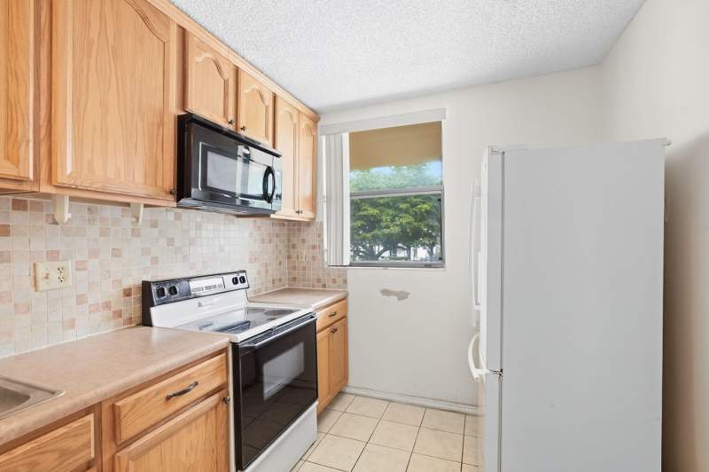 2 bedroom Condominium at 8425 Forest Hills Drive #205, Greenglades Condo III, Coral Springs — photo 5