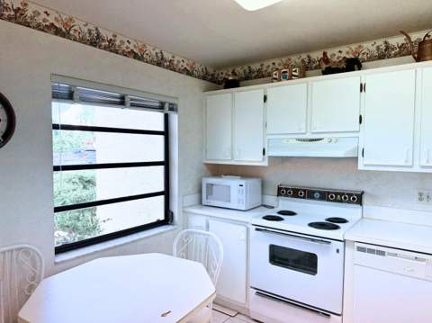8410 Casa Del Lago #E, Boca Raton FL - photo 11 of 39