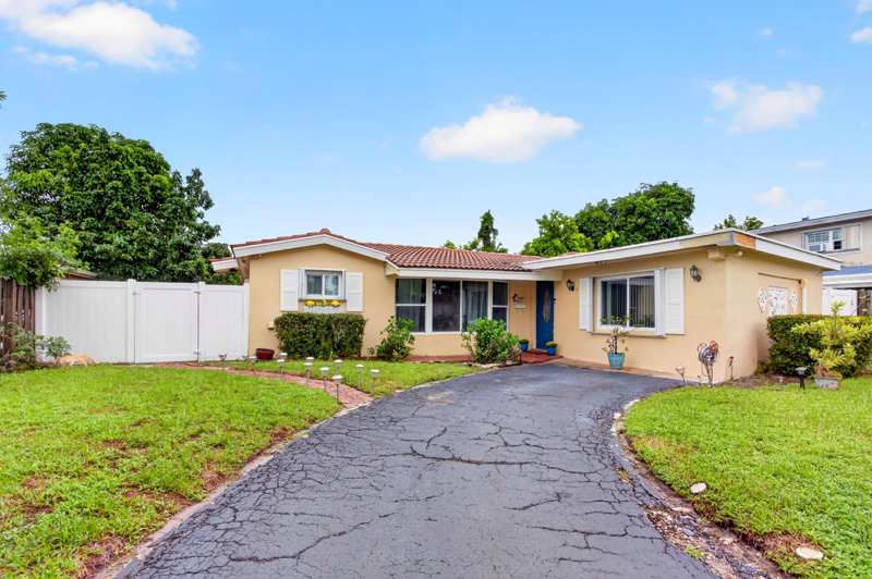 3 bedroom Single Family Residence at 3550 NW 33rd Terrace, Lauderdale Lakes North Gate, Lauderdale Lakes — photo 1