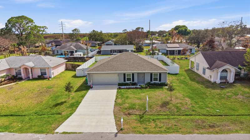 3 bedroom Single Family Residence at 684 SE Crescent Avenue, Port St Lucie Section 18, Port St. Lucie — photo 3