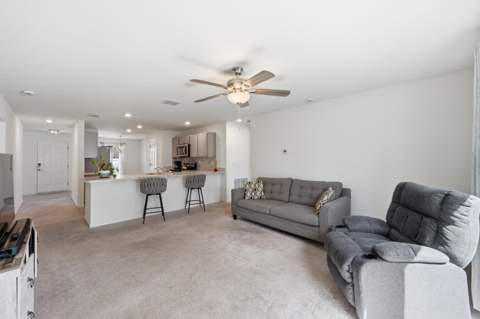 684 SE Crescent Avenue, Port St. Lucie FL - photo 11 of 41