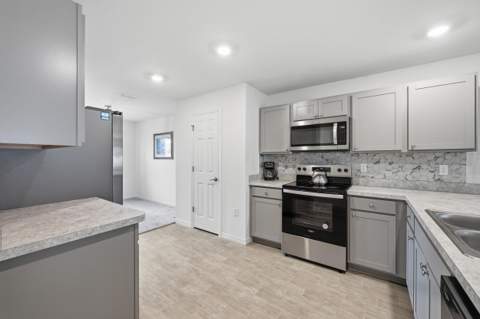 684 SE Crescent Avenue, Port St. Lucie FL - photo 13 of 41