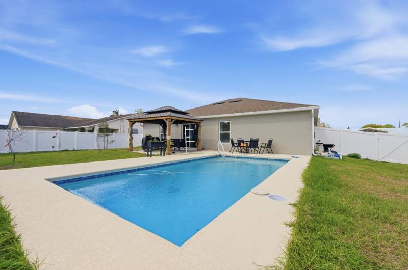 3 bedroom Single Family Residence at 684 SE Crescent Avenue, Port St Lucie Section 18, Port St. Lucie — photo 2