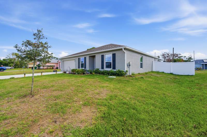 3 bedroom Single Family Residence at 684 SE Crescent Avenue, Port St Lucie Section 18, Port St. Lucie — photo 4